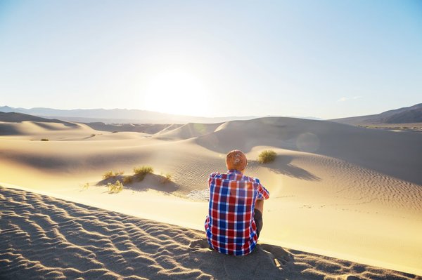 Quelles sont les meilleures expériences de randonnée et de camping dans le désert de Wadi Rum, Jordanie ?